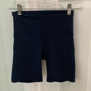 Lululemon Fast and Free High-Rise Short 6" in Navy, size 6